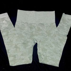 Gymshark camo seamless leggings, size small in light green